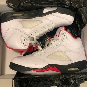Air Jordan 5 Retro.
